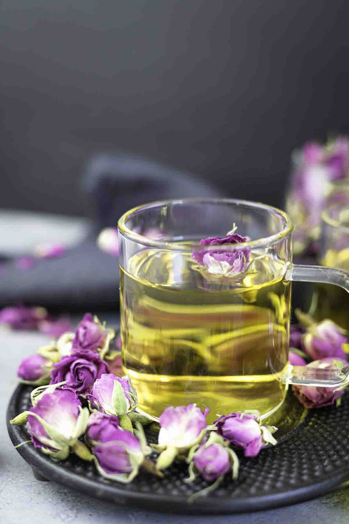 Rose tea with dry roses around.